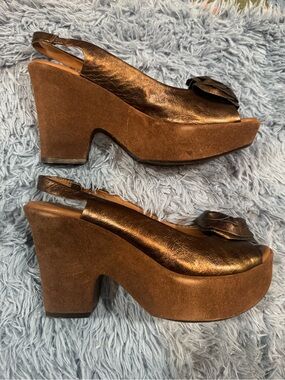 Preowned Kork-Ease Irene Peep-Toe Wedge Sandals in Bronze Size 8